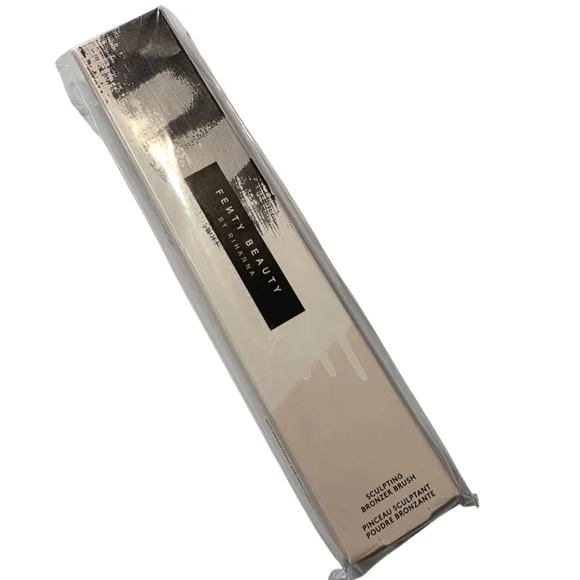 FENTY BEAUTY by Rihanna Sculpting Bronzer Brush #195 - Picture 2 of 6